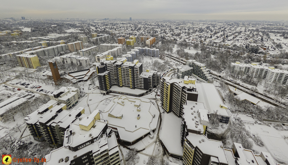 04.12.2021 - Karl-Marx-Ring und Marx-Zentrum in Neuperlach
